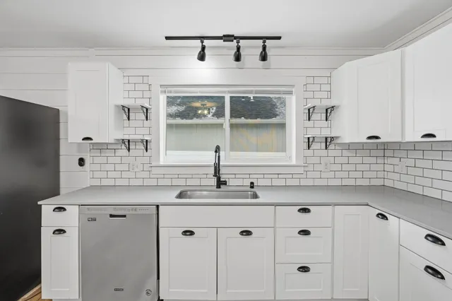 $307,500 | 2018 East Central Avenue, Spokane, WA 99208