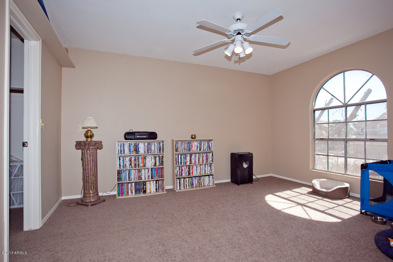 530 East Utopia Road Phoenix, AZ 85024 - Photo 10 of 20 Family2