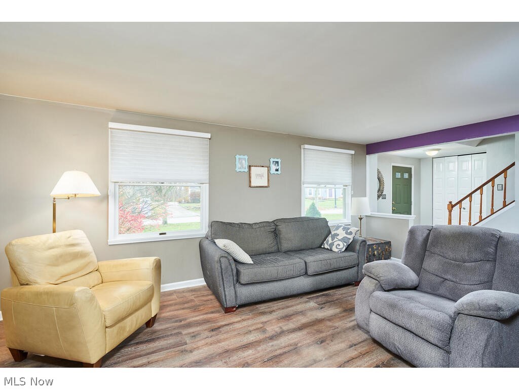 2530 Sourek Road Akron, OH 44333 - Photo 2 of 19 Living room