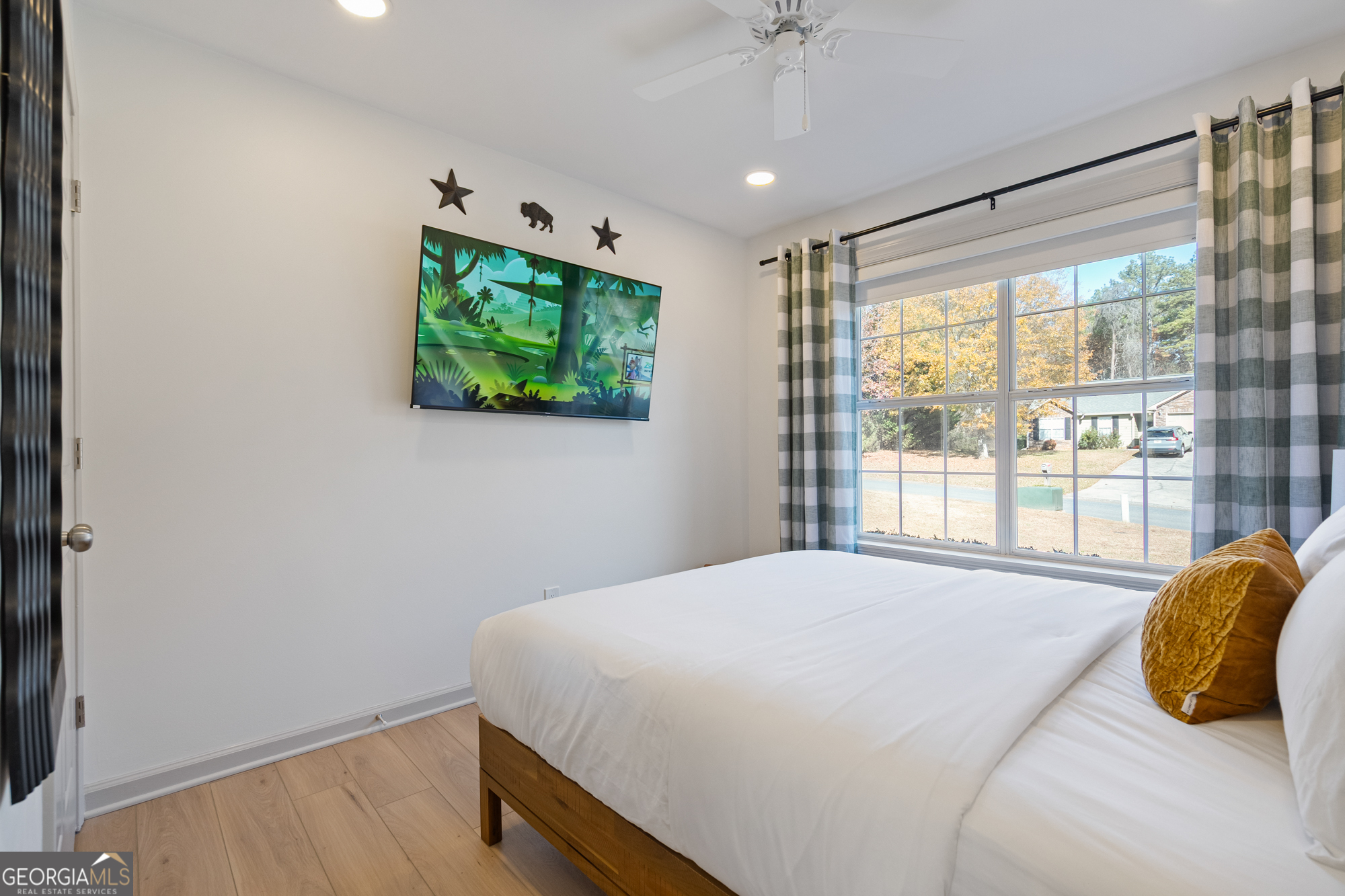 17 North Wesley Ridge Adairsville, GA 30103 - Photo 13 of 30 a bedroom with a bed and a window