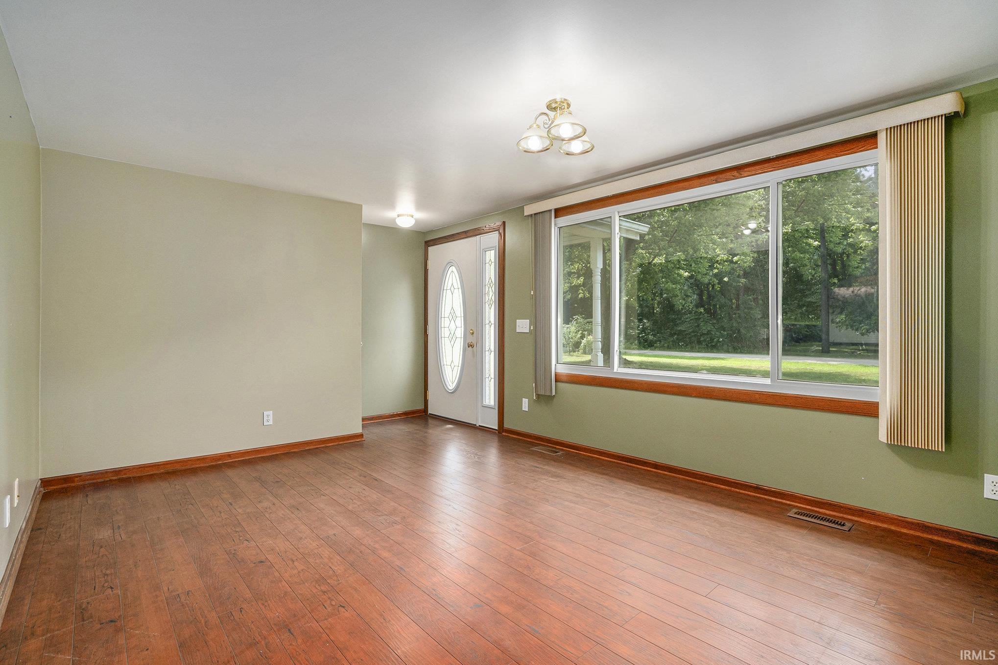 15369 Doris Road Bristol, IN 46507 - Photo 4 of 17 Gallery Image 4