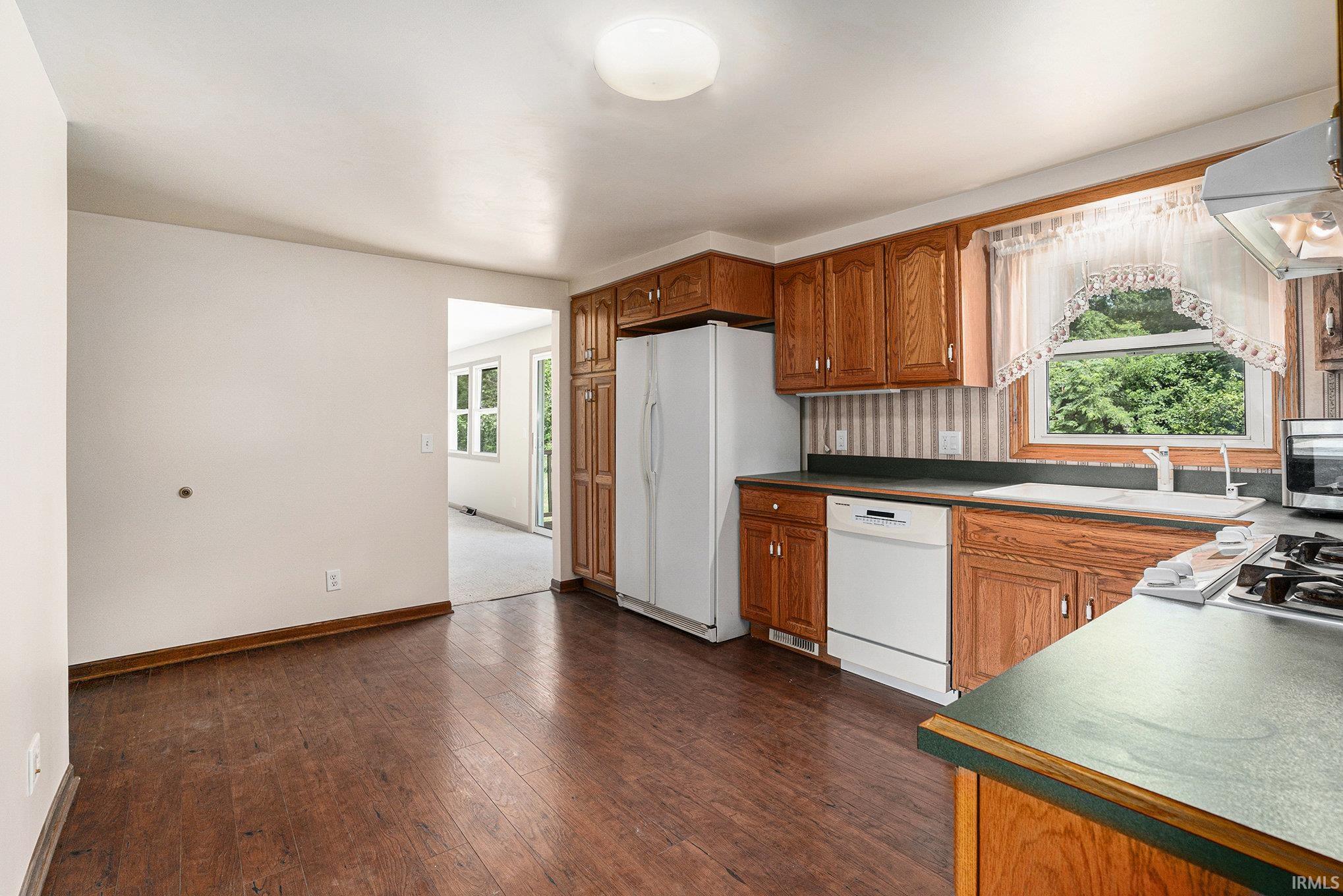 15369 Doris Road Bristol, IN 46507 - Photo 8 of 17 Gallery Image 8