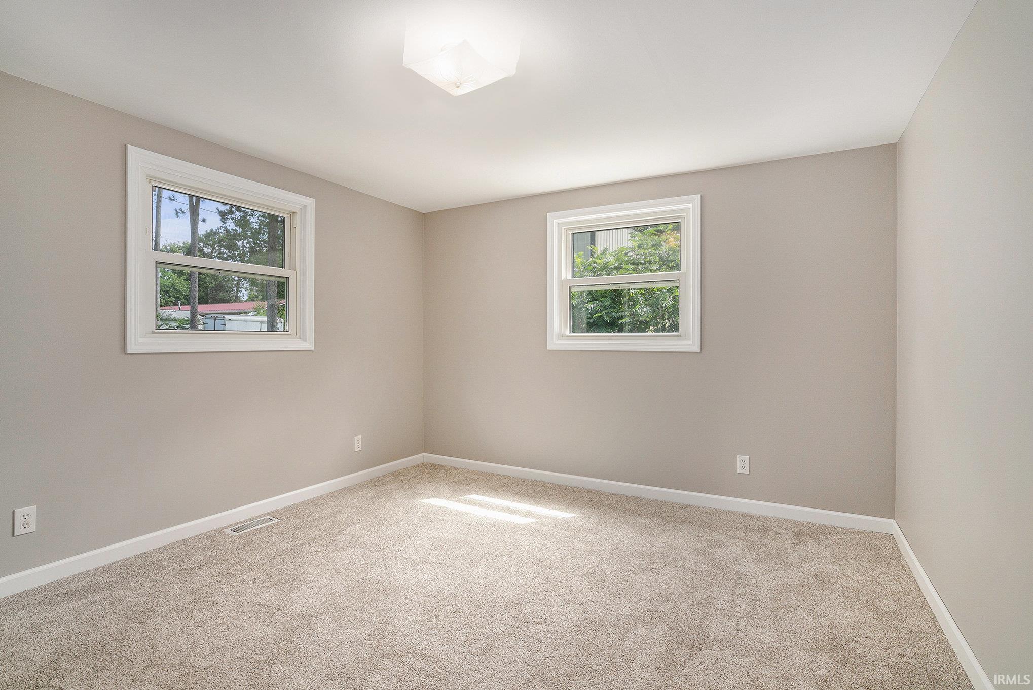 15369 Doris Road Bristol, IN 46507 - Photo 9 of 17 Gallery Image 9