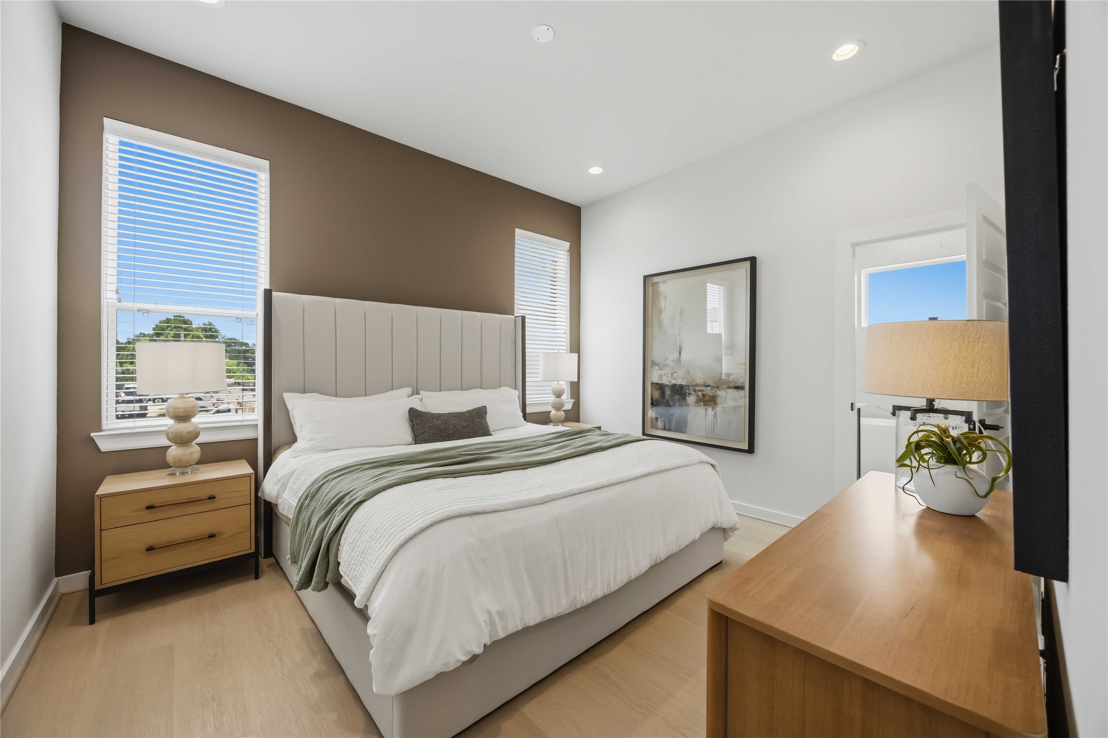 817 Thornton Road, Unit E Houston, TX 77018 - Photo 17 of 26 Gallery Image 17