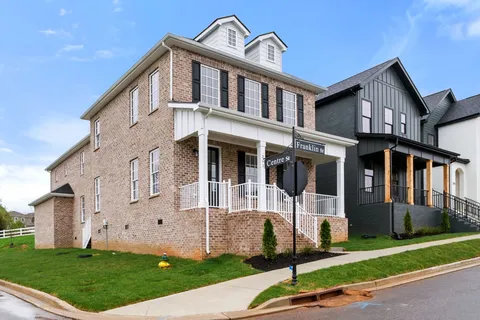 $584,999 | 262 Franklin Street, Pleasant View, TN 37146
