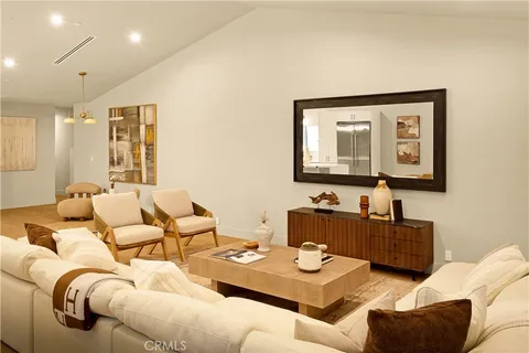 $1,739,500 | 5944 Lasaine Avenue, Encino, CA 91316