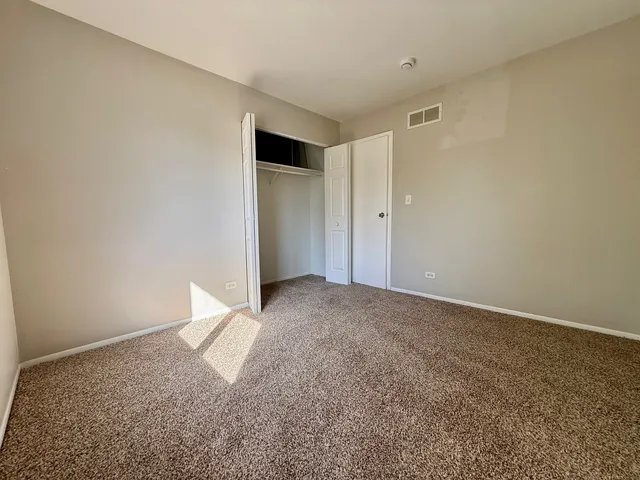 $329,000 | 149 Highbury Drive, Elgin, IL 60120