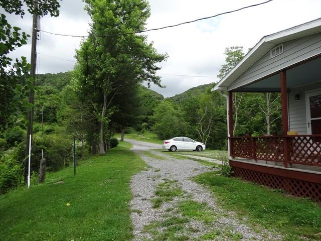 1041 Esquire Cemetery Road Hinton, WV 25951 - Photo 22 of 40 Gallery Image 22
