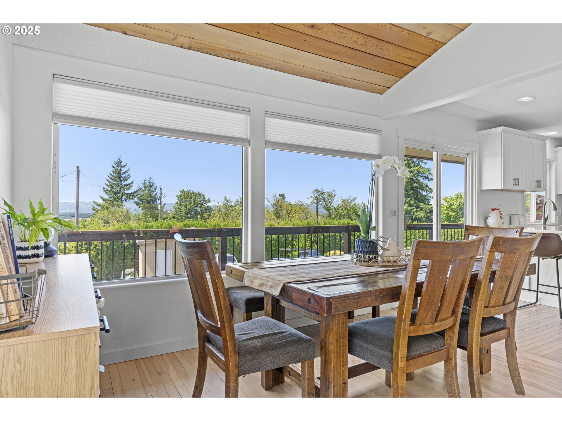 470 South 9th Court Ridgefield, WA 98642 - Photo 13 of 47 a dining room with furniture and window