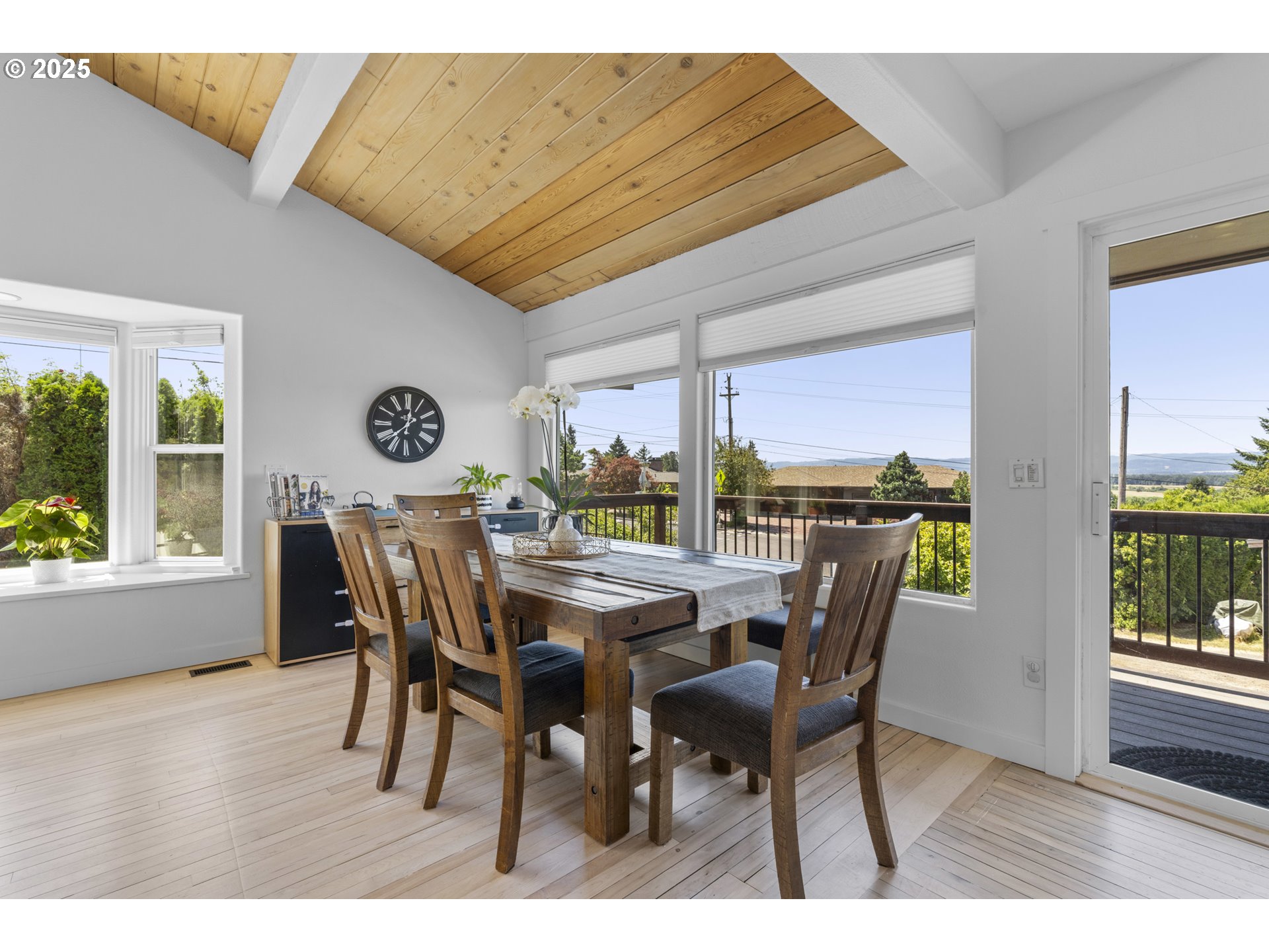 470 South 9th Court Ridgefield, WA 98642 - Photo 15 of 47 a dining room with furniture and window
