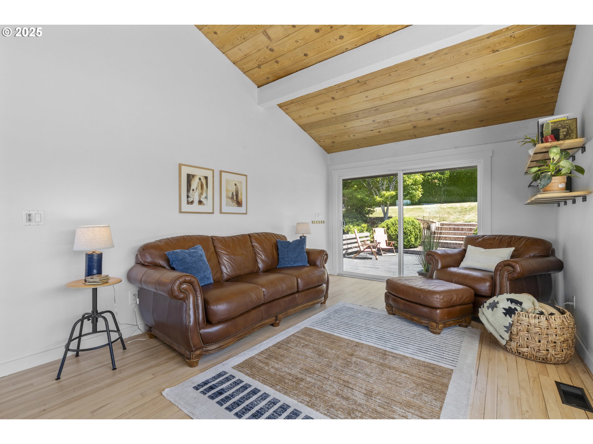 470 South 9th Court Ridgefield, WA 98642 - Photo 17 of 47 a living room with furniture and a large window