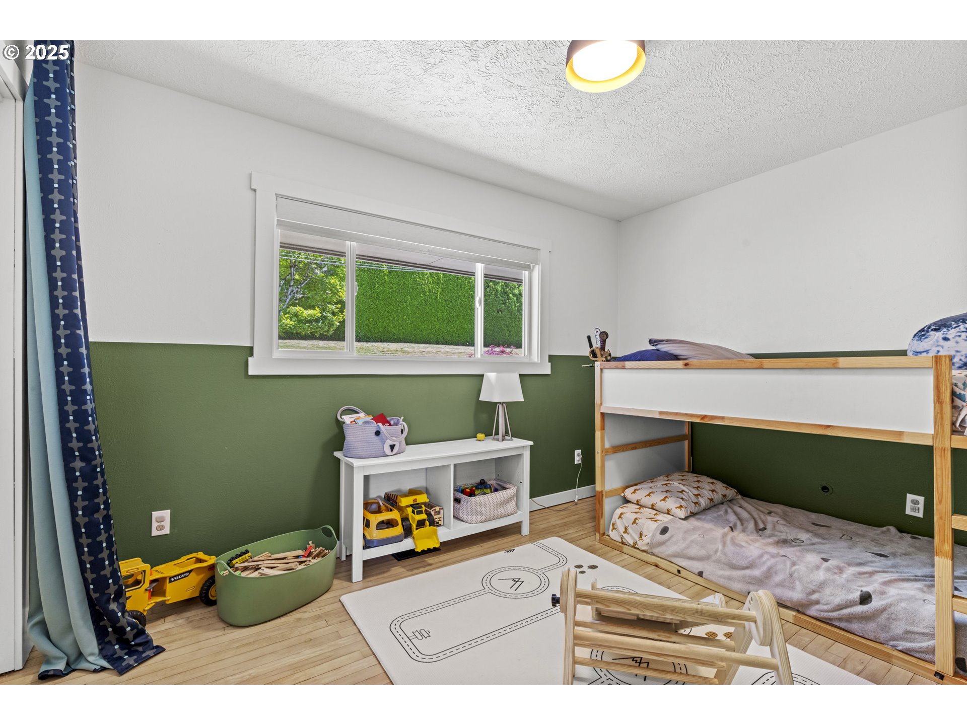 470 South 9th Court Ridgefield, WA 98642 - Photo 24 of 47 a bathroom with a toilet sink and mirror