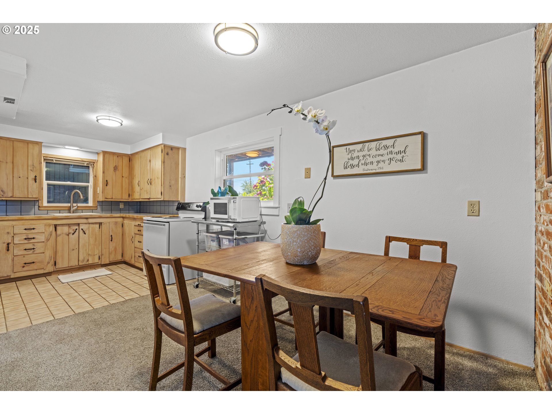 470 South 9th Court Ridgefield, WA 98642 - Photo 29 of 47 a view of a dining room with furniture