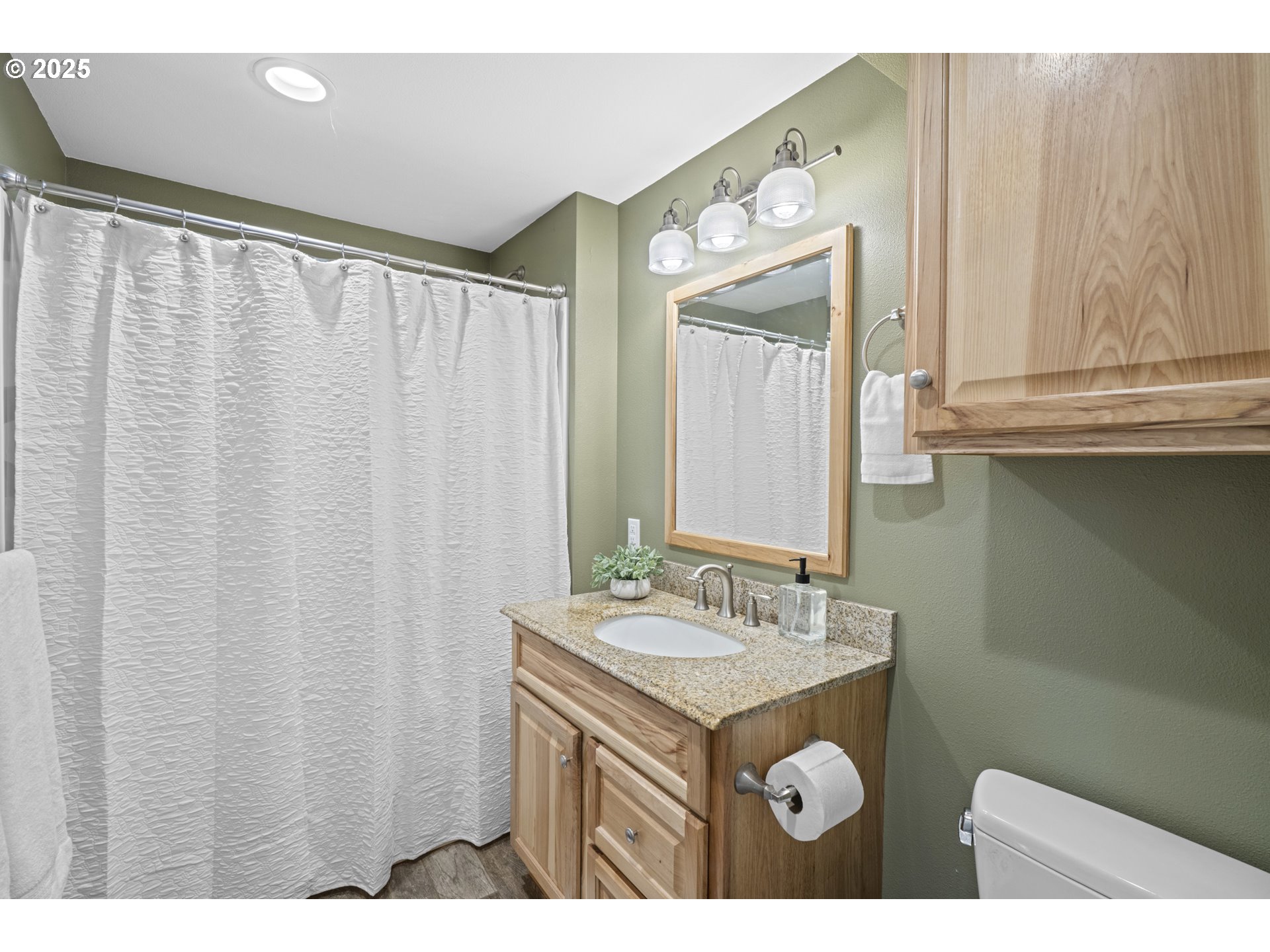 470 South 9th Court Ridgefield, WA 98642 - Photo 34 of 47 a bathroom with a sink and a mirror