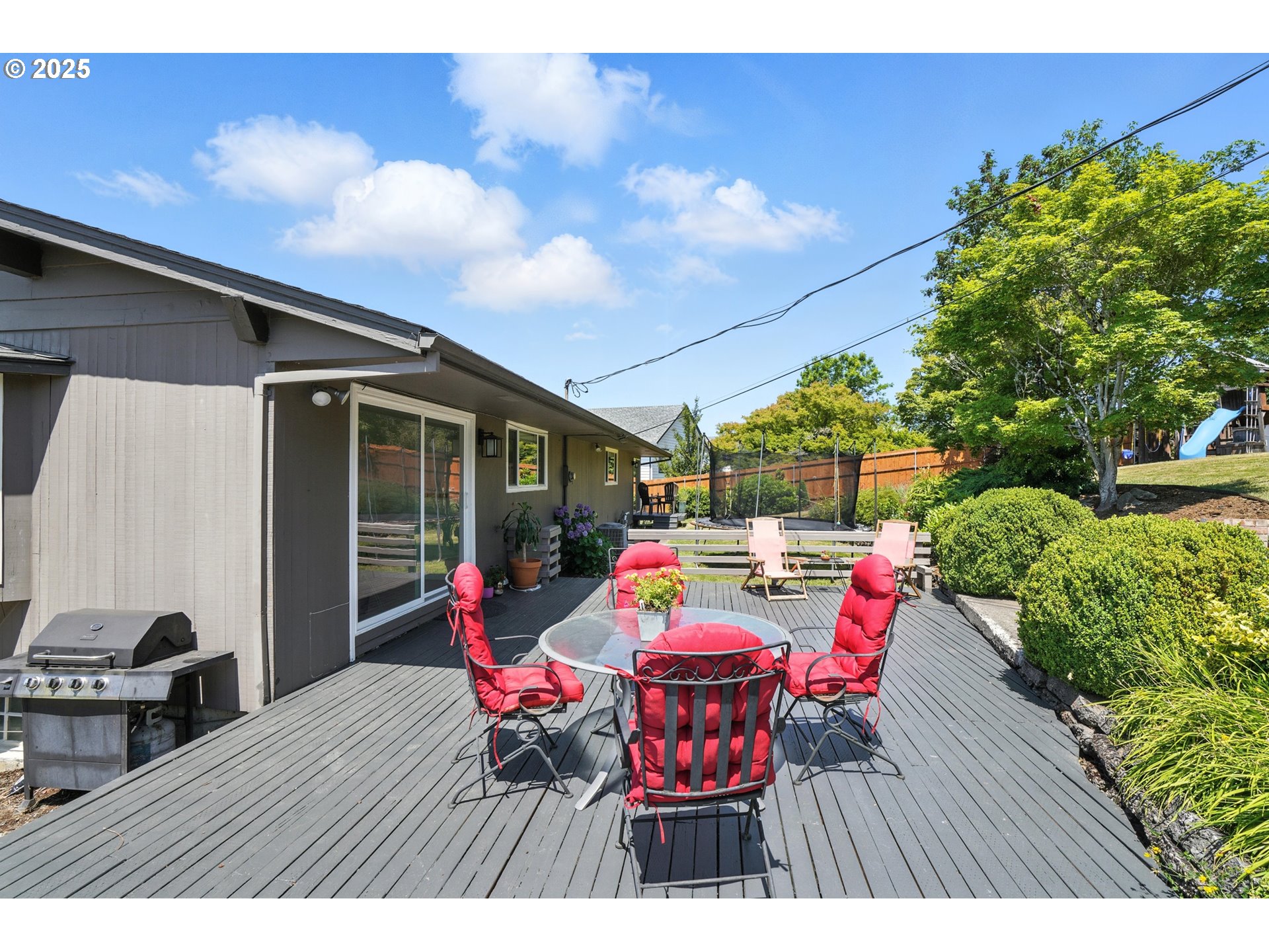 470 South 9th Court Ridgefield, WA 98642 - Photo 36 of 47 a view of a tables and chairs in patio of the house