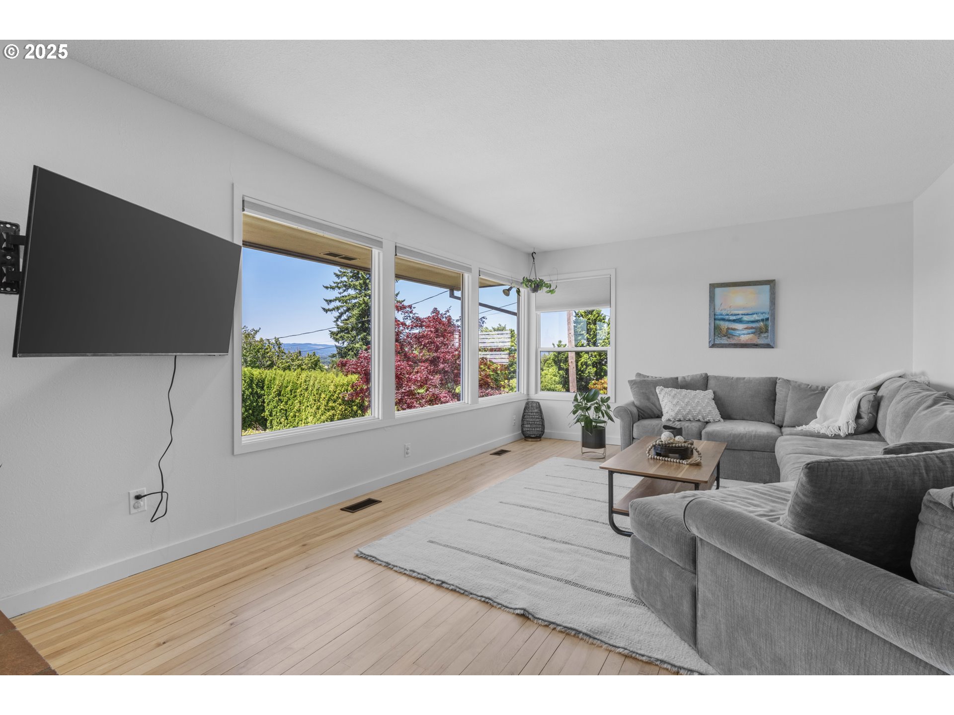 470 South 9th Court Ridgefield, WA 98642 - Photo 8 of 47 a living room with furniture and a flat screen tv