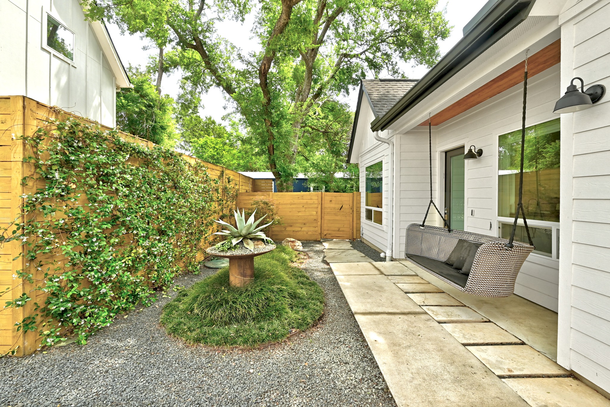 1218 Eleanor Street, Unit 2 Austin, TX 78721 - Photo 4 of 25