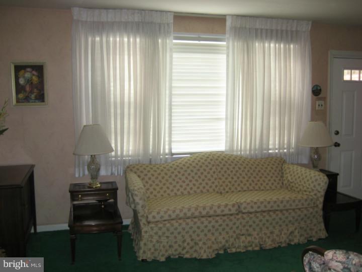 919-21 Faunce Street Philadelphia, PA 19111 - Photo 3 of 16 Living Room
