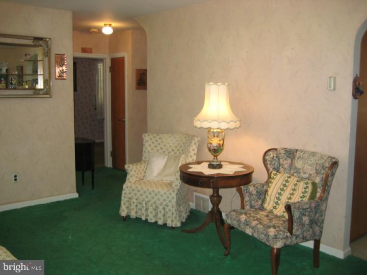 919-21 Faunce Street Philadelphia, PA 19111 - Photo 4 of 16 Living Room
