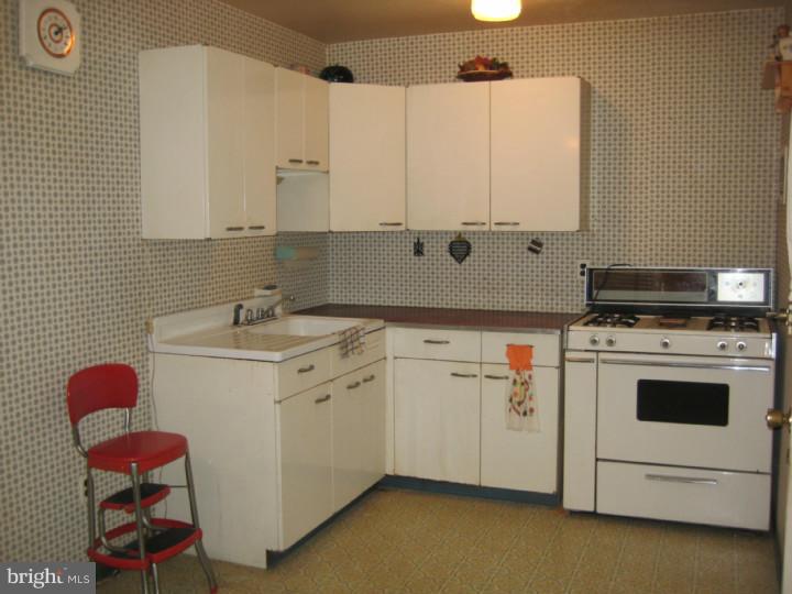 919-21 Faunce Street Philadelphia, PA 19111 - Photo 6 of 16 Kitchen