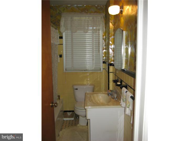 919-21 Faunce Street Philadelphia, PA 19111 - Photo 7 of 16 Bathroom