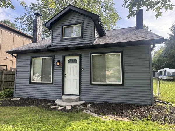 $189,900 | 28150 Hiller Street, Harrison Township, MI 48045