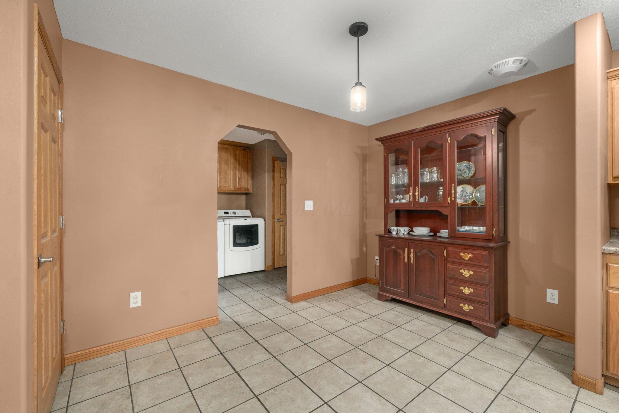 14667 Cleveland Road Southwest Pataskala, OH 43062 - Photo 13 of 33 Eating Area