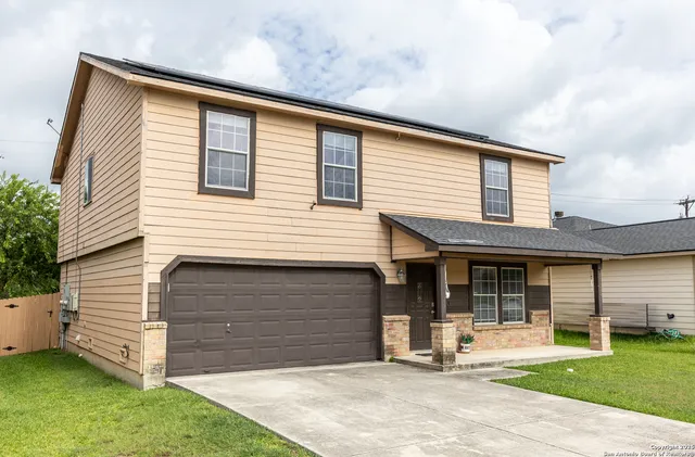 a view of a house with backyard and porch