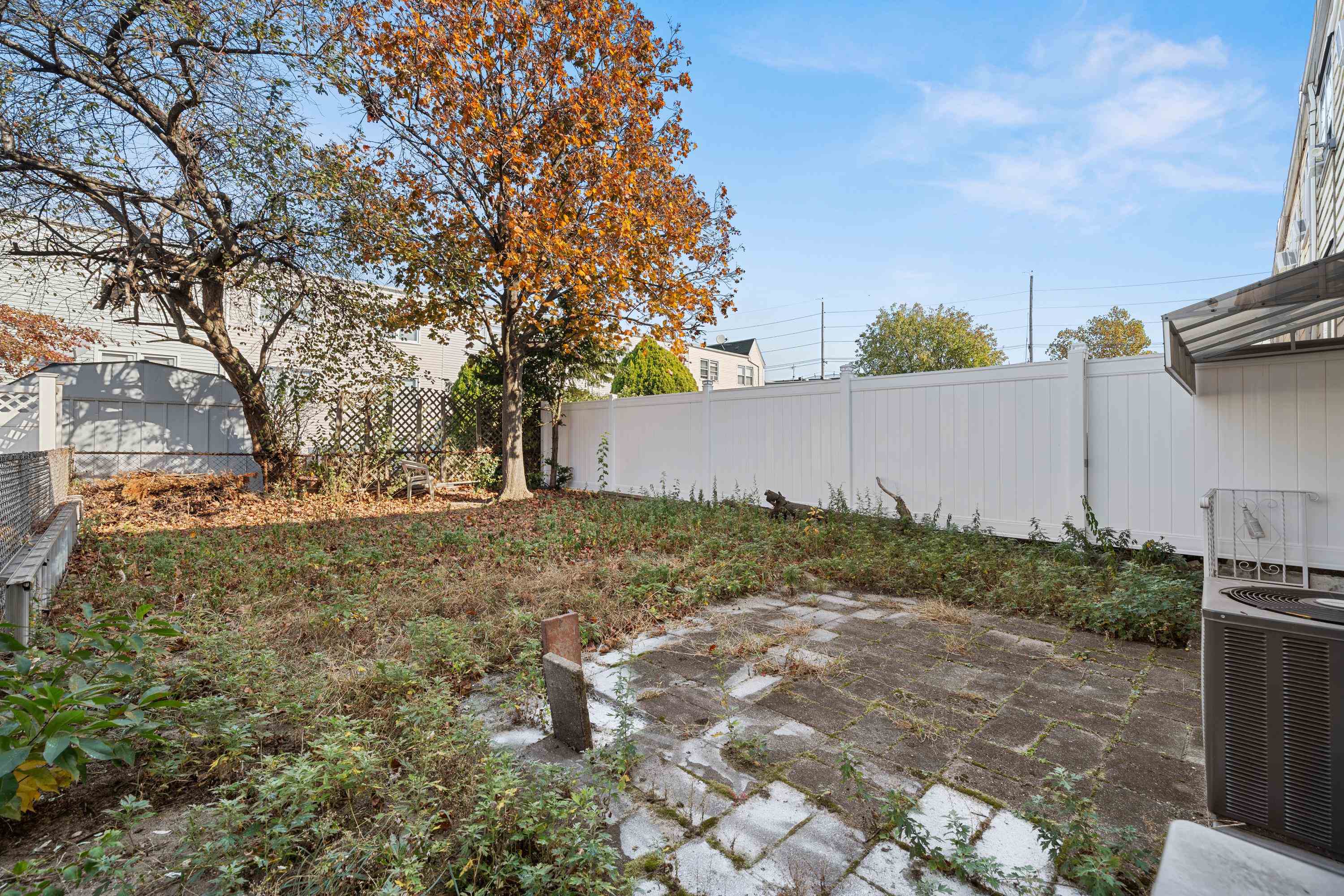 14 Delmar Road Jersey City, NJ 07305 - Photo 22 of 38 a backyard of a house with lots of green space