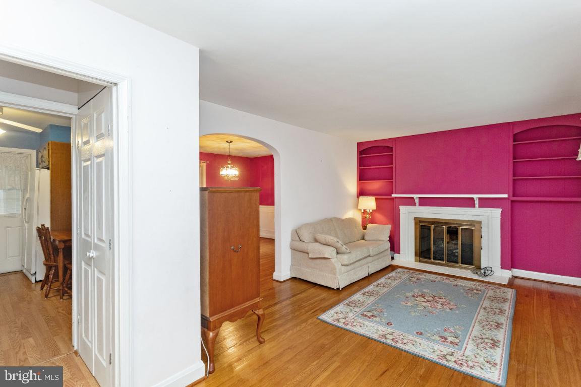 2122 Southland Road Baltimore, MD 21207 - Photo 3 of 37 Livingroom