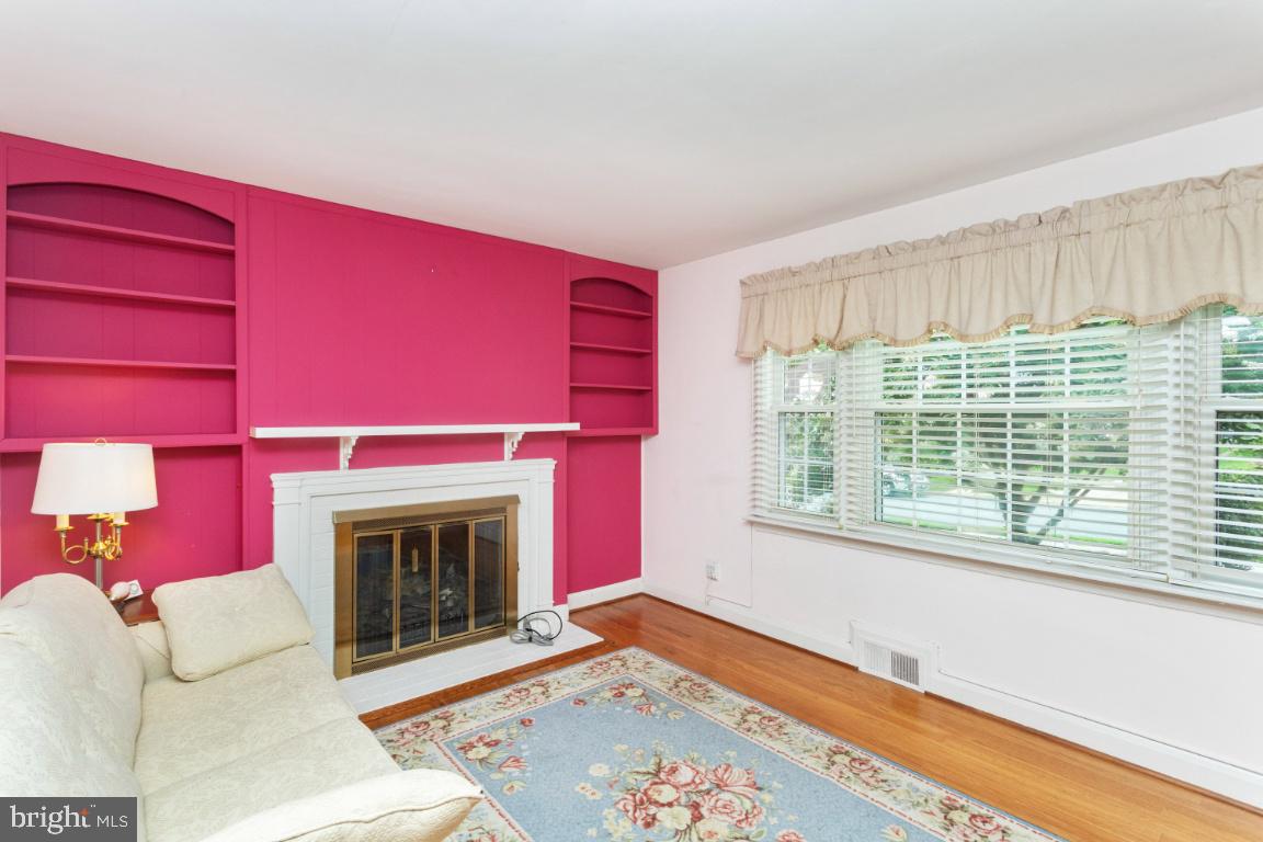 2122 Southland Road Baltimore, MD 21207 - Photo 4 of 37 Lots of natural light