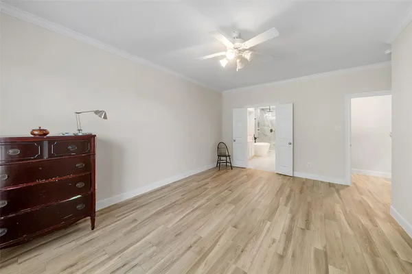 $825,000 | 2 North Chantsong Circle, The Woodlands, TX 77382