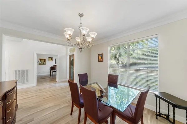 $825,000 | 2 North Chantsong Circle, The Woodlands, TX 77382