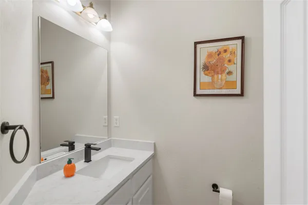 $825,000 | 2 North Chantsong Circle, The Woodlands, TX 77382