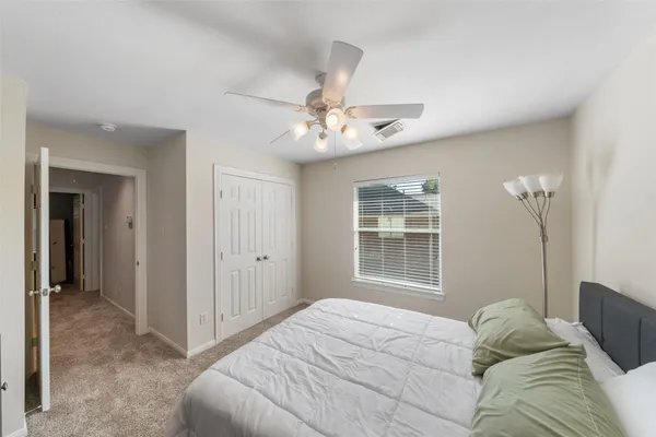 $825,000 | 2 North Chantsong Circle, The Woodlands, TX 77382