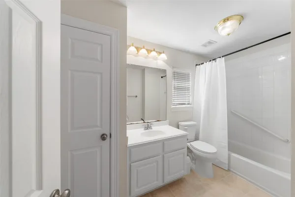 $825,000 | 2 North Chantsong Circle, The Woodlands, TX 77382