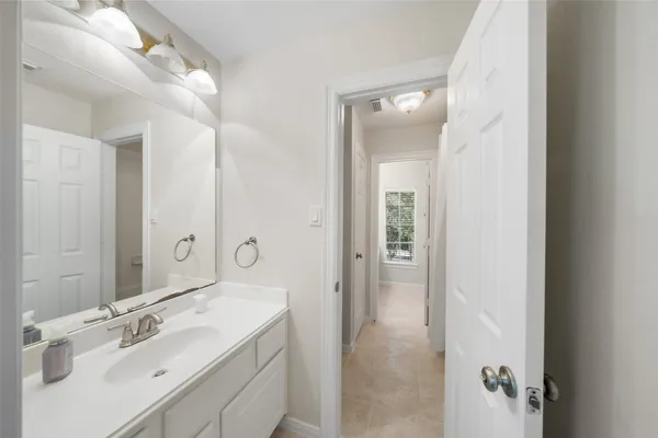 $825,000 | 2 North Chantsong Circle, The Woodlands, TX 77382