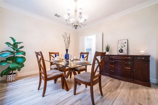 $825,000 | 2 North Chantsong Circle, The Woodlands, TX 77382