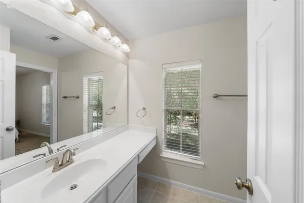 $825,000 | 2 North Chantsong Circle, The Woodlands, TX 77382