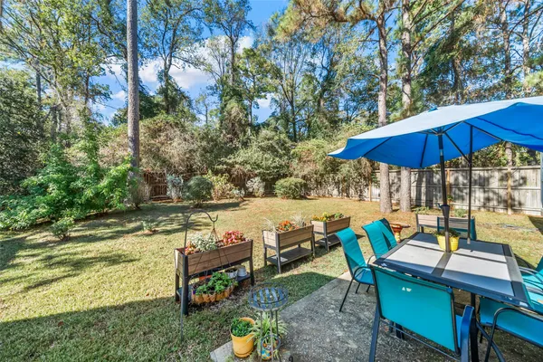 $825,000 | 2 North Chantsong Circle, The Woodlands, TX 77382