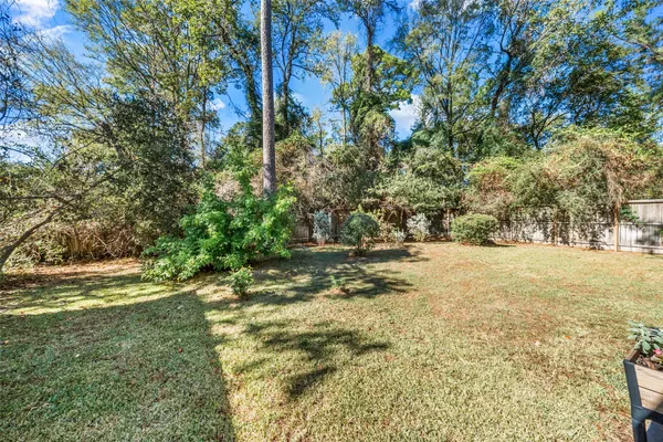 $825,000 | 2 North Chantsong Circle, The Woodlands, TX 77382