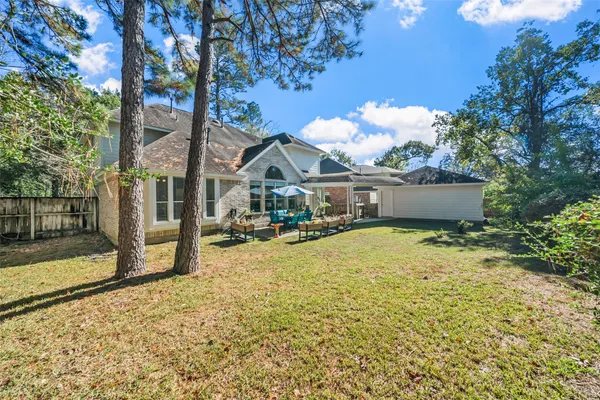 $825,000 | 2 North Chantsong Circle, The Woodlands, TX 77382