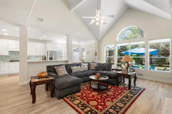 $825,000 | 2 North Chantsong Circle, The Woodlands, TX 77382