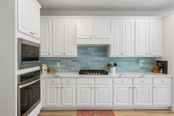 $825,000 | 2 North Chantsong Circle, The Woodlands, TX 77382