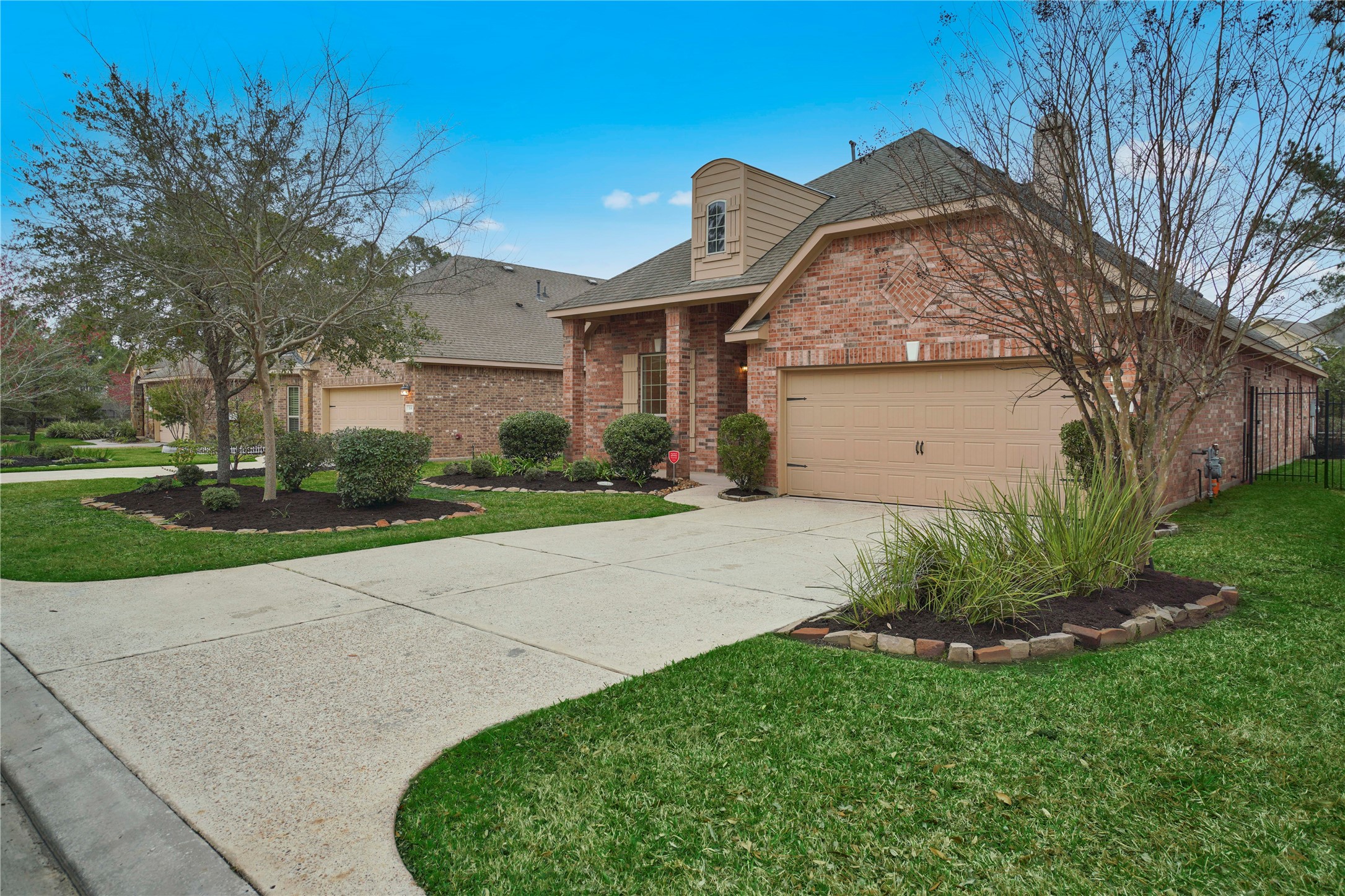 10 Tallgrass Way Spring, TX 77389 - Photo 2 of 23 a front view of a house with a garden