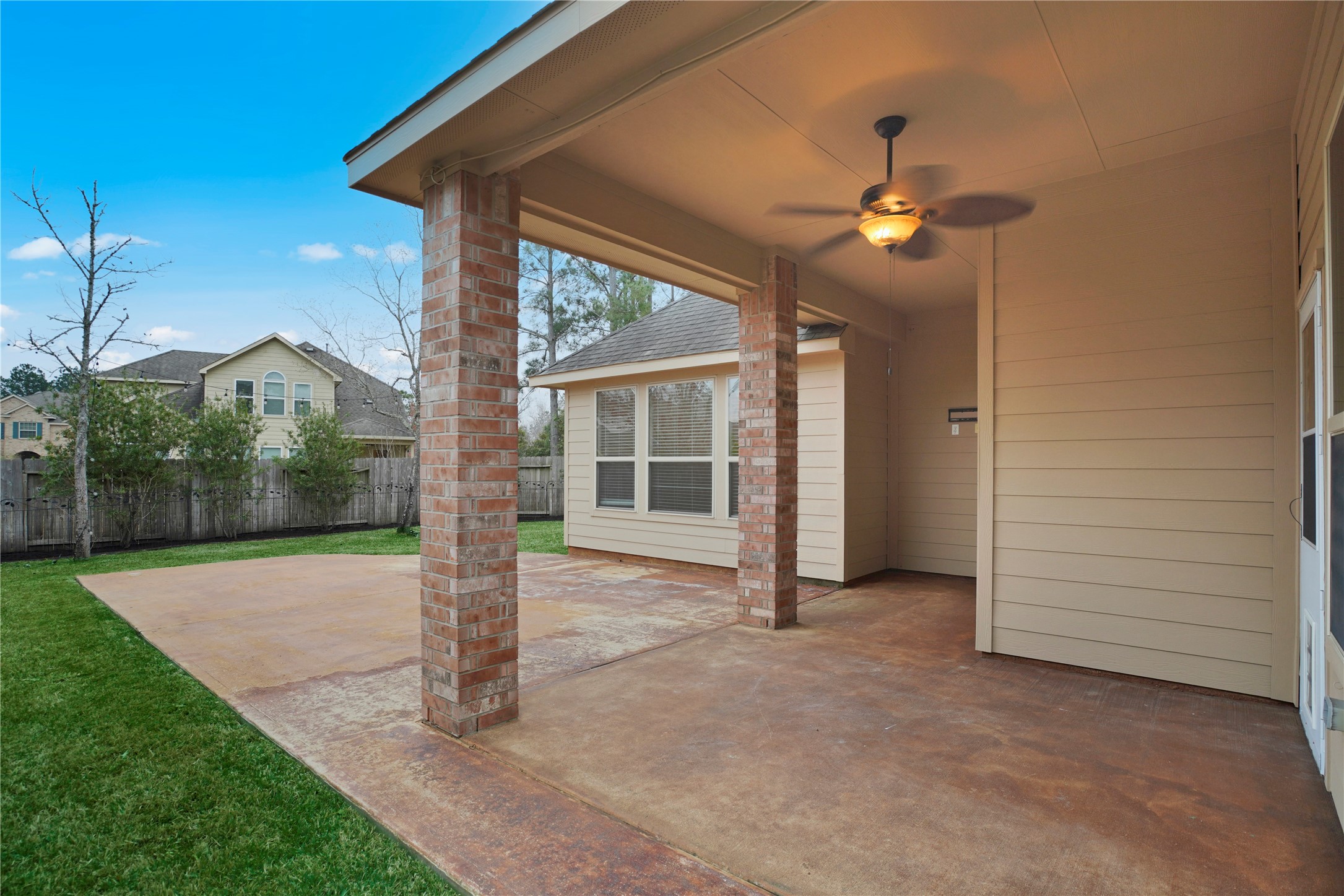 10 Tallgrass Way Spring, TX 77389 - Photo 21 of 23 a view of a house with backyard and garden