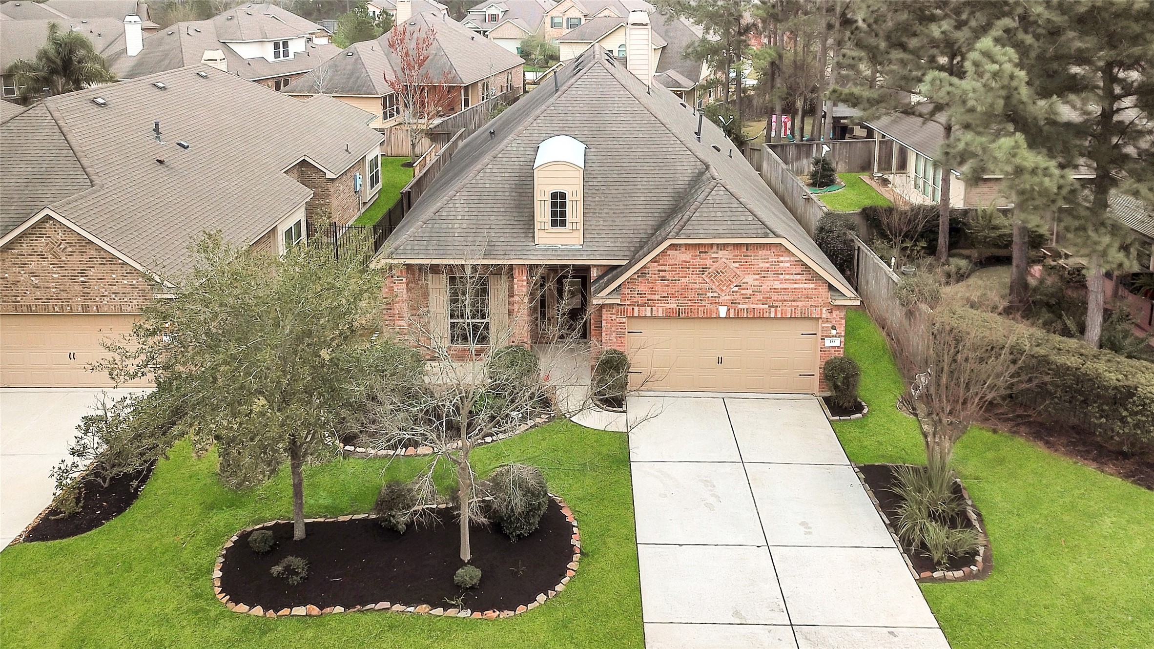 10 Tallgrass Way Spring, TX 77389 - Photo 4 of 23 a aerial view of a house with a yard