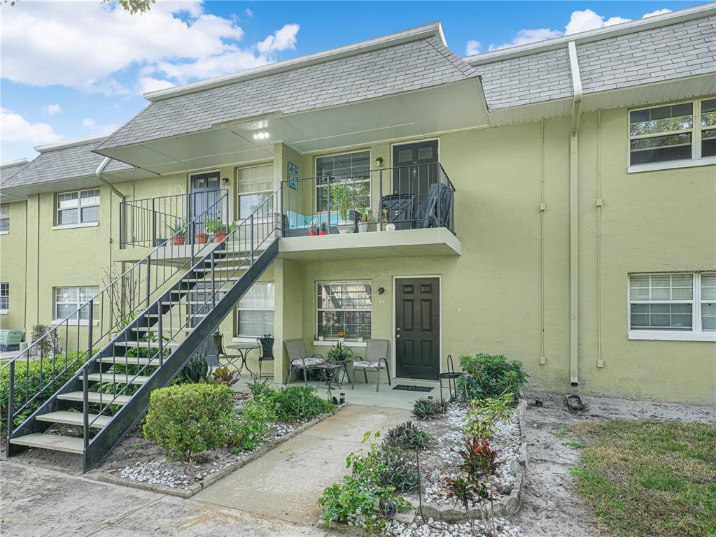 525 South Conway Road, Unit 100 Orlando, FL 32807 - Photo 20 of 23 a front view of a house with a porch