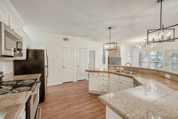 $1,700 | 6804 North Capital Of Texas Highway, Unit 313, Austin, TX 78731