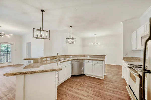 $1,700 | 6804 North Capital Of Texas Highway, Unit 313, Austin, TX 78731